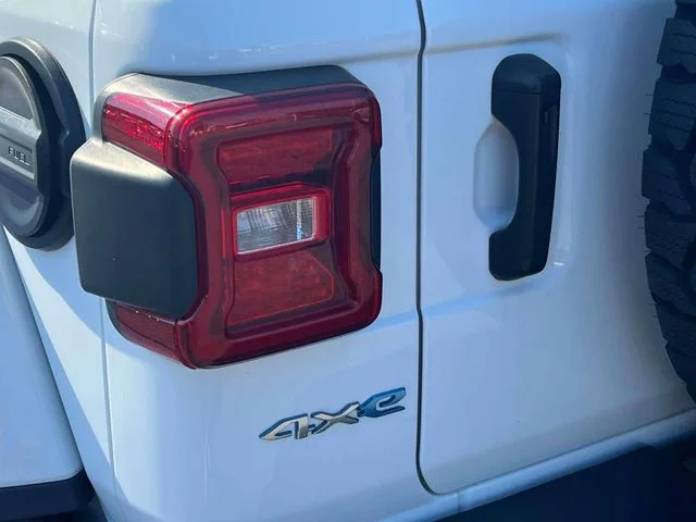 Used 2024 White Jeep Sahara 4xe image 10