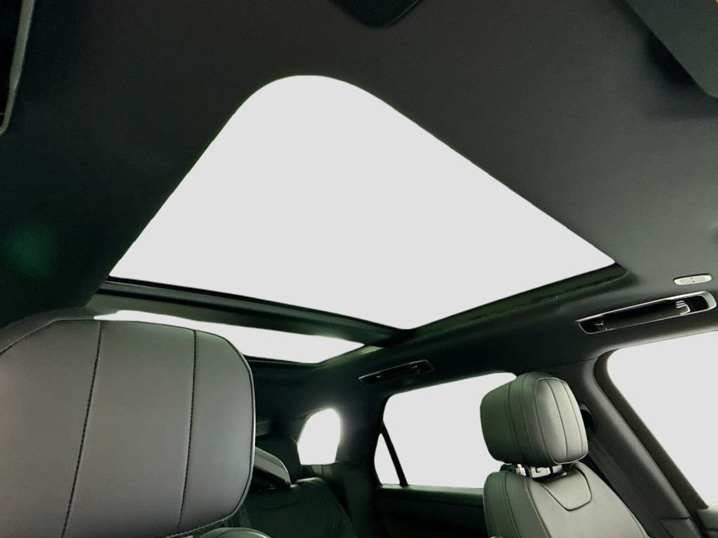 New 2026 Santorini Black Land Rover SE image 18
