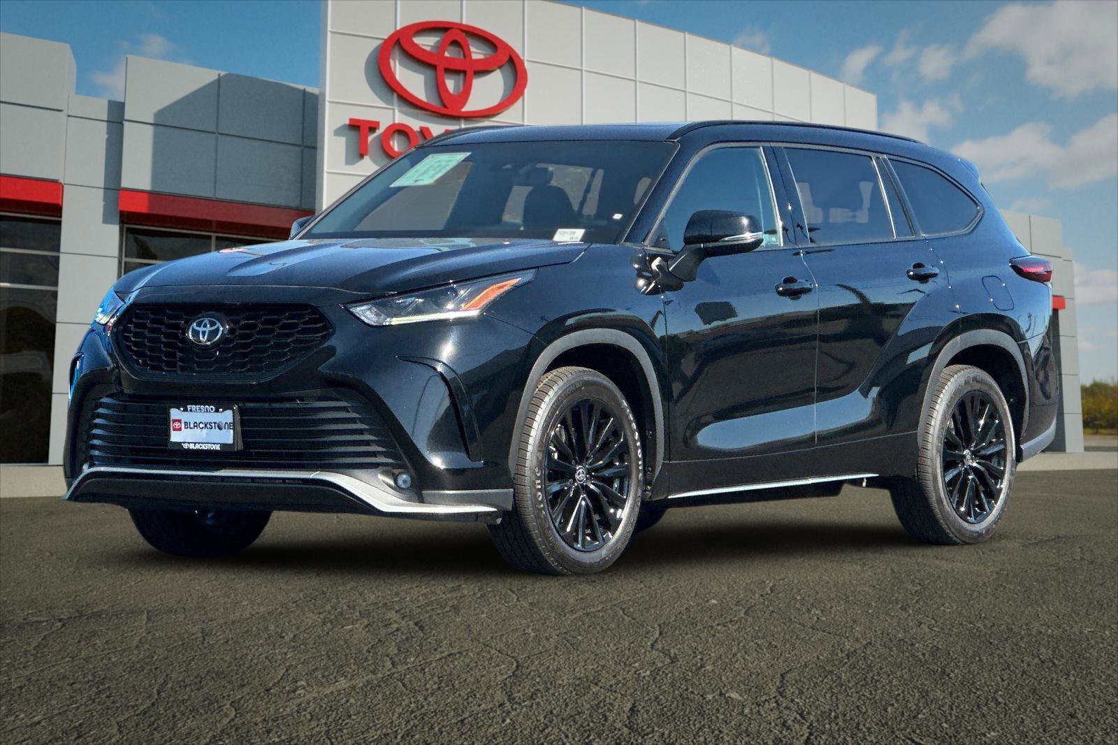 2025 Toyota Highlander LE - Photo 7