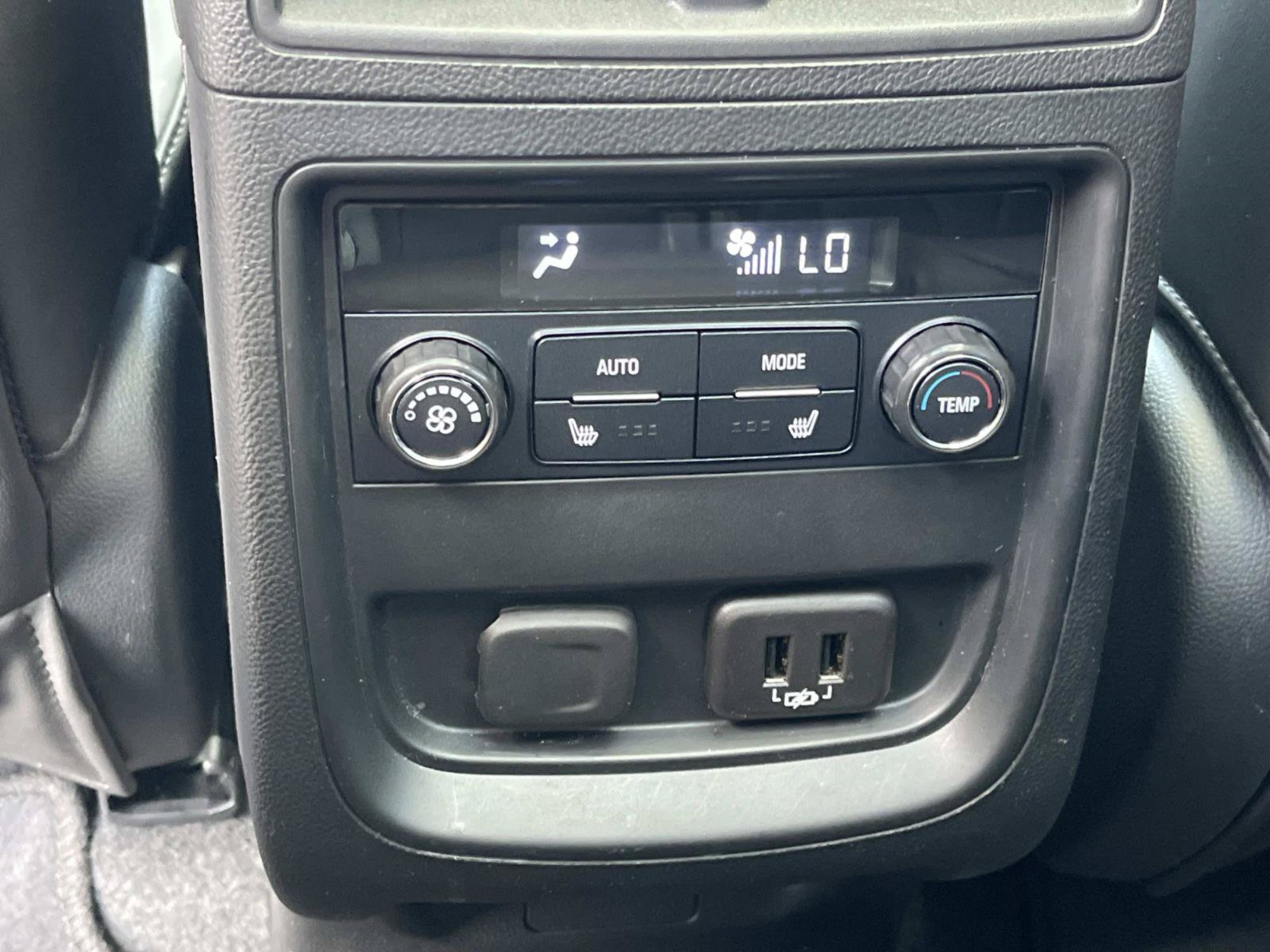 Used 2020 Ebony Twilight Metallic Buick Essence image 14