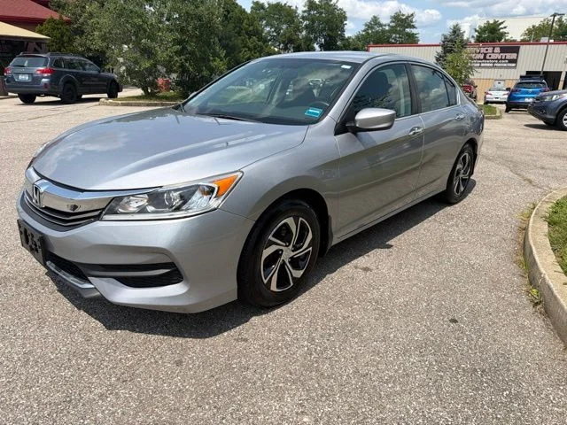 Used 2017 Silver Honda LX image 3