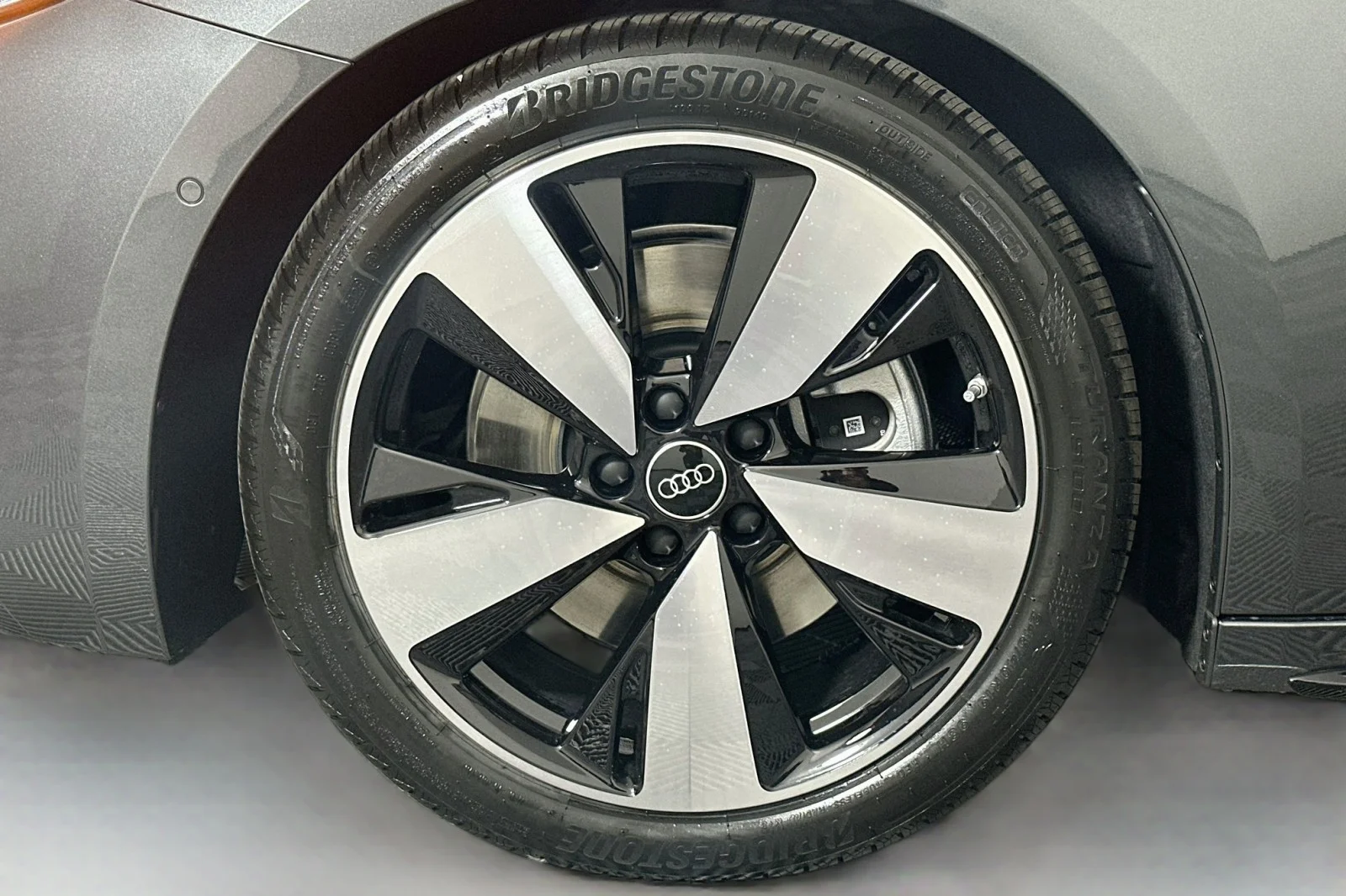 New 2026 Daytona Gray Pearl Effect Audi Premium Plus image 10