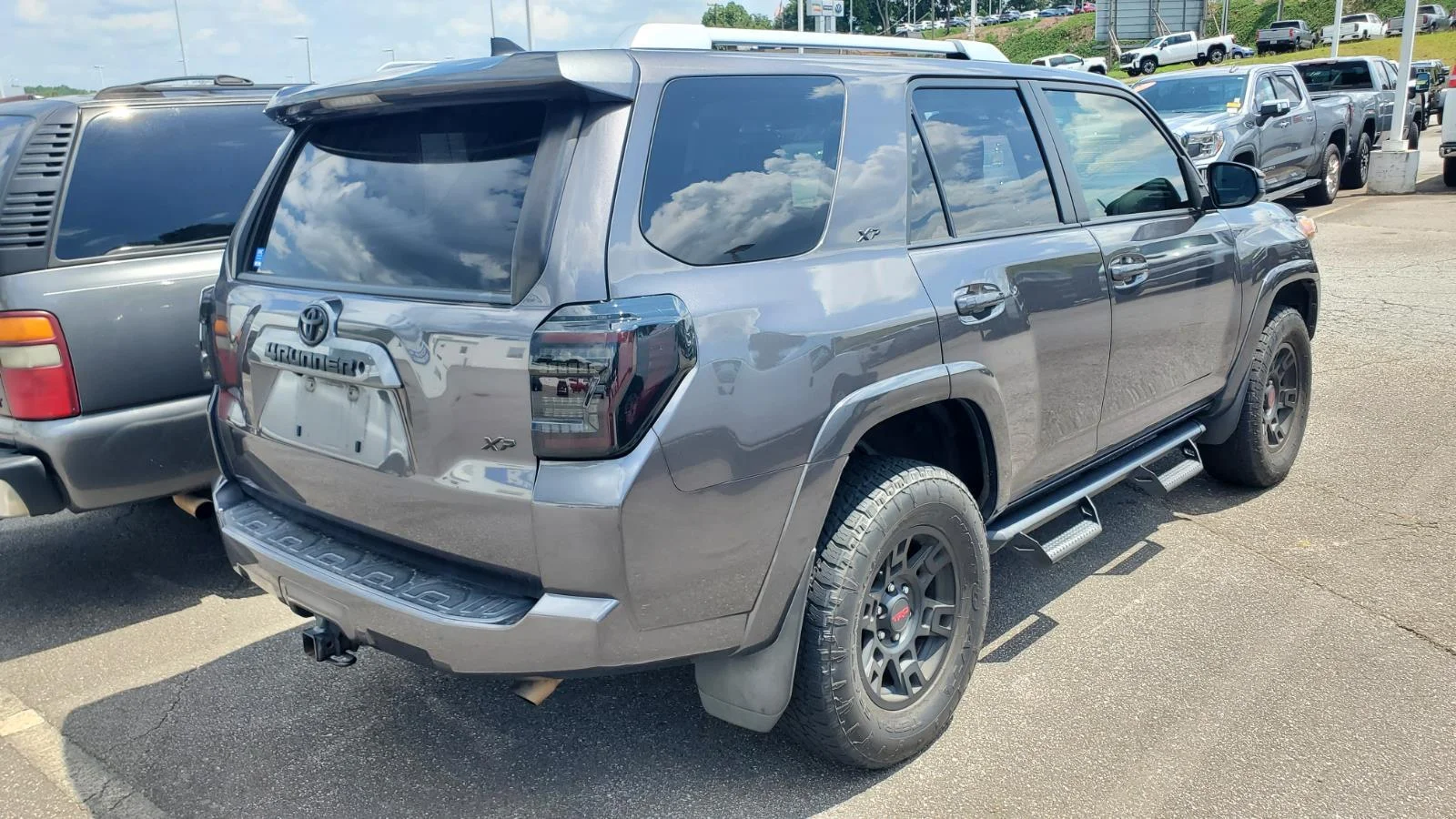 Used 2018 Magnetic Gray Metallic Toyota SR5 image 9