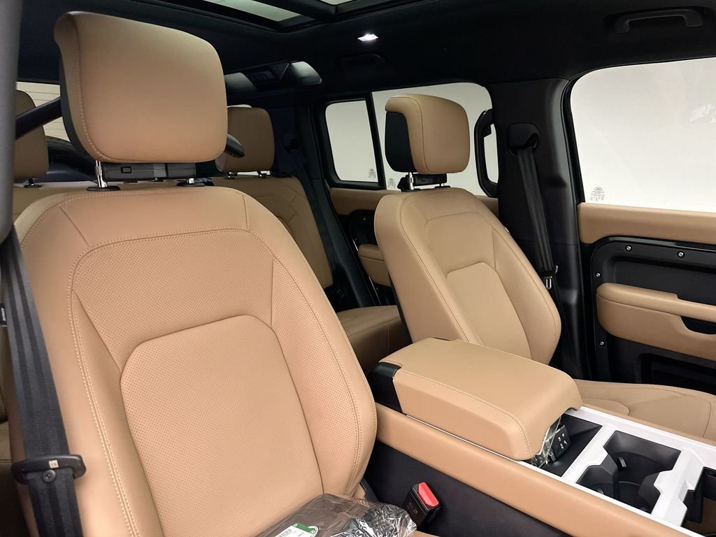 New 2026 Carpathian Grey Land Rover X-Dynamic SE image 6