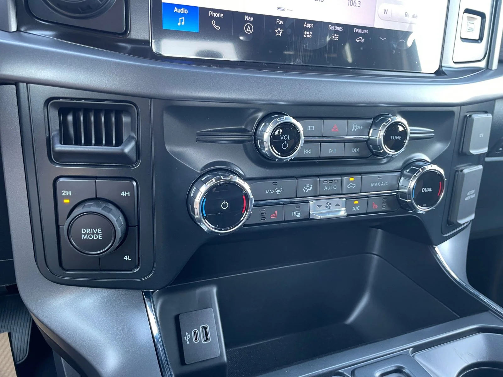New 2026 Oxford White Ford XLT image 22