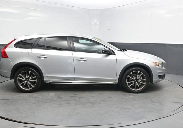 Used 2017 Silver Volvo T5 image 9