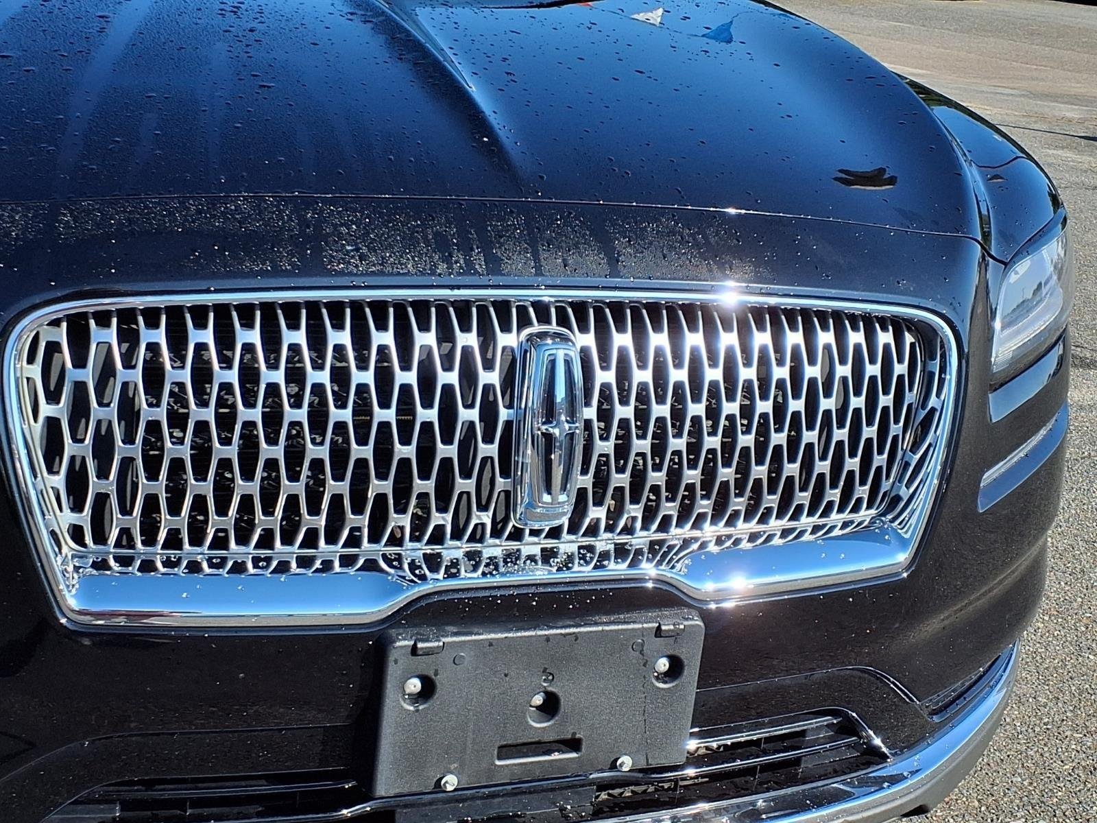 Used 2022 Infinite Black Metallic Clearcoat Lincoln Standard image 13