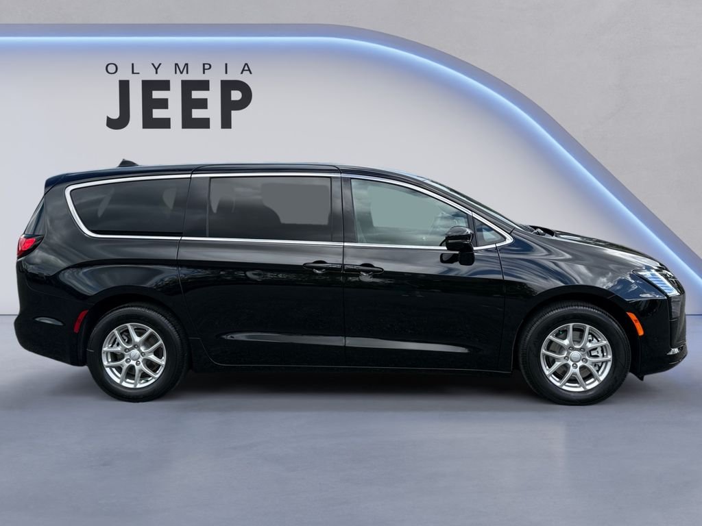 New 2027 Diamond Black Crystal Pearl-Coat Exterior Paint Chrysler Select image 6