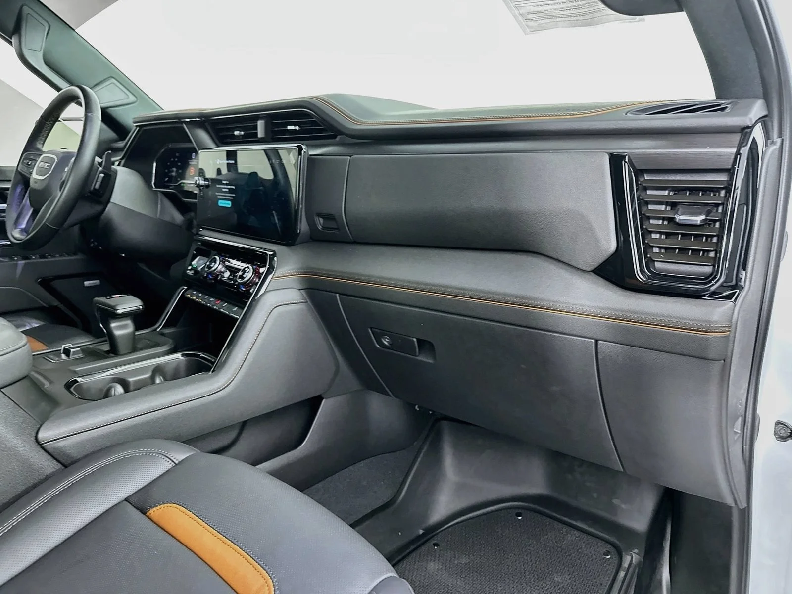 Used 2025 Summit White GMC AT4 image 31