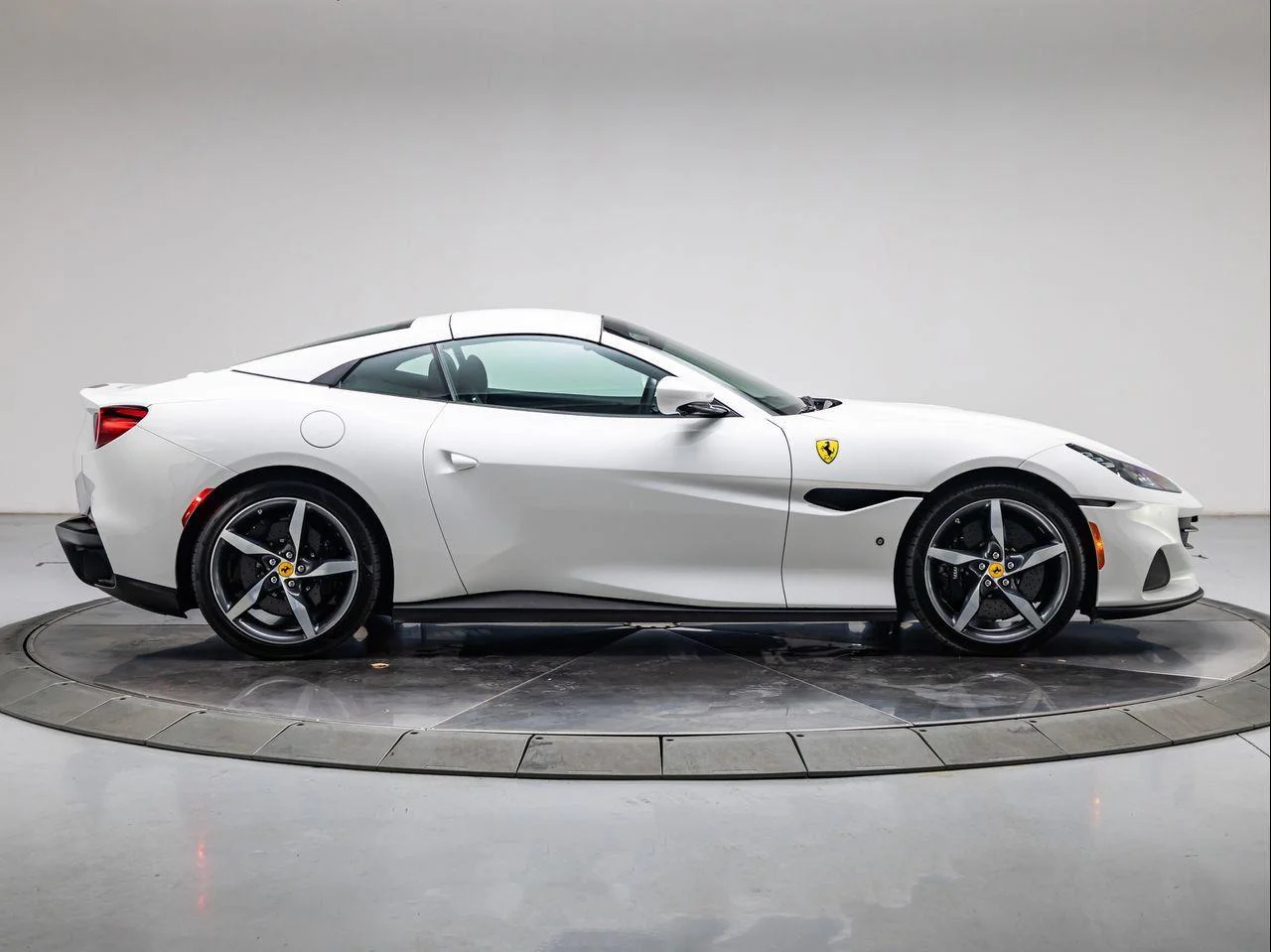 Used 2023 Bianco Cervino Ferrari M image 14
