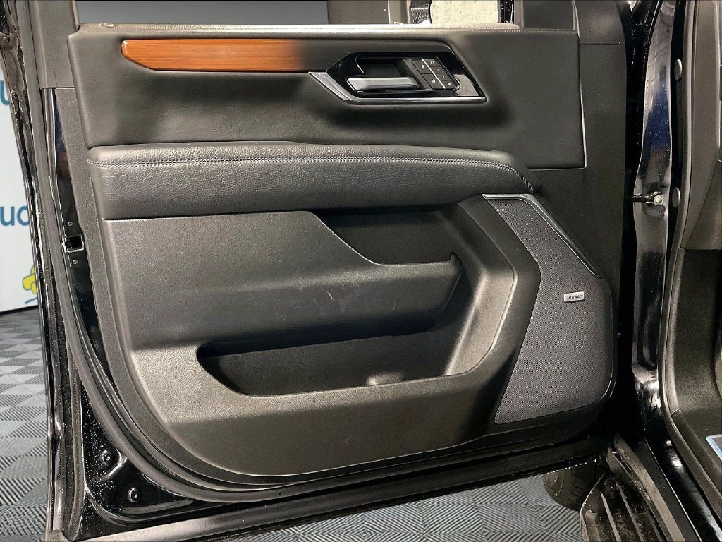Used 2025 Black GMC Denali image 9