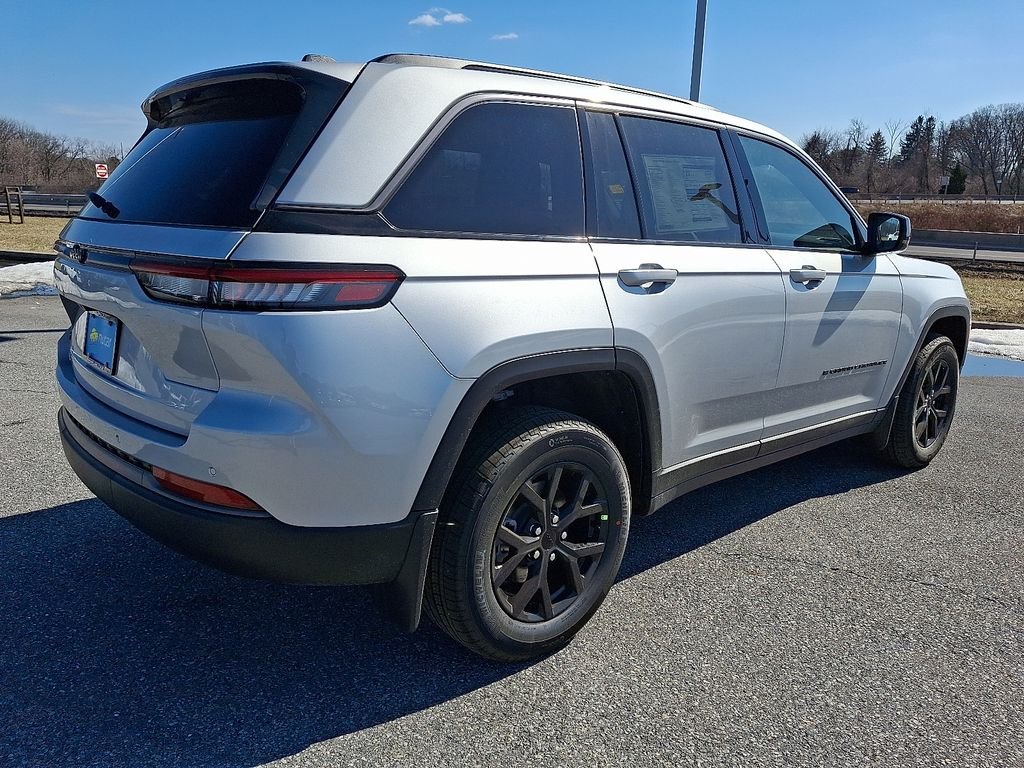 New 2026 Silver Jeep Laredo image 4