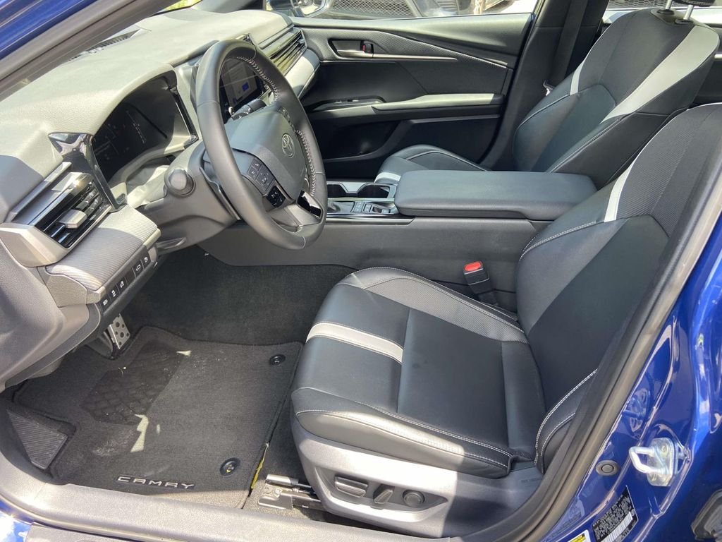 2025 Toyota Camry SE - Photo 12