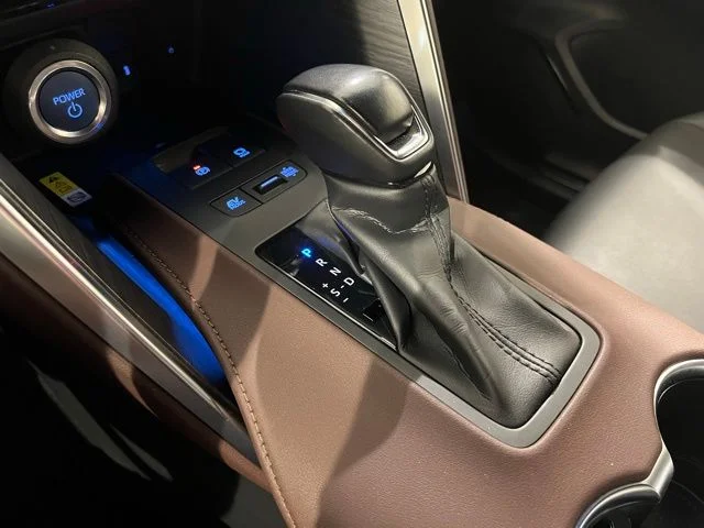 Used 2022 White Toyota XLE image 18