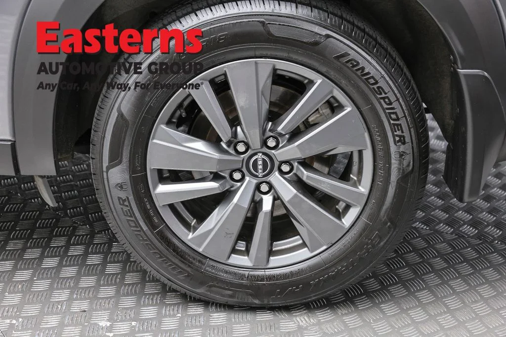 Used 2023 Gray Nissan SV image 8