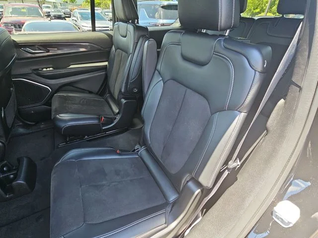 Used 2022 Black Jeep Altitude image 27