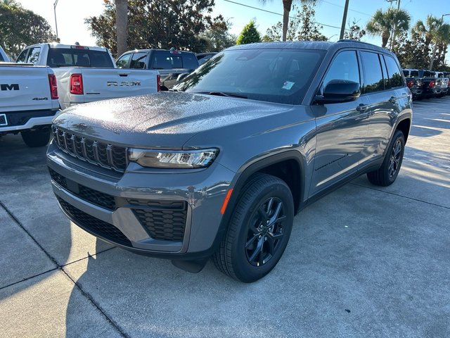 2027 Jeep Grand Cherokee Laredo Altitude
