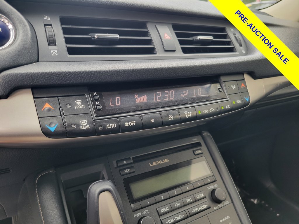 Used 2017 White Lexus 200h image 27