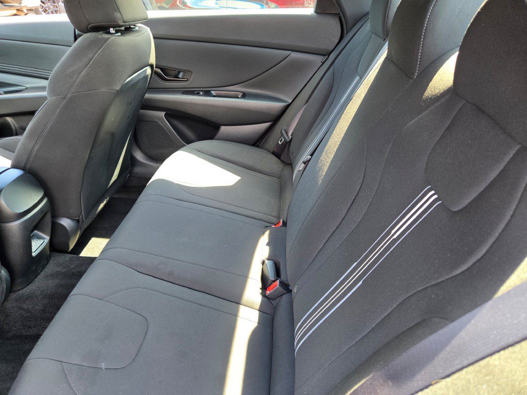 2025 Hyundai Elantra SEL - Photo 15