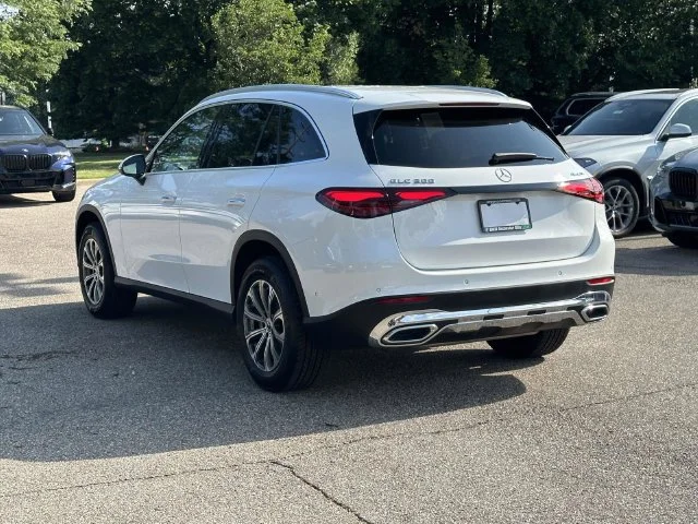 Used 2025 Polar White Mercedes-Benz GLC 300 image 7