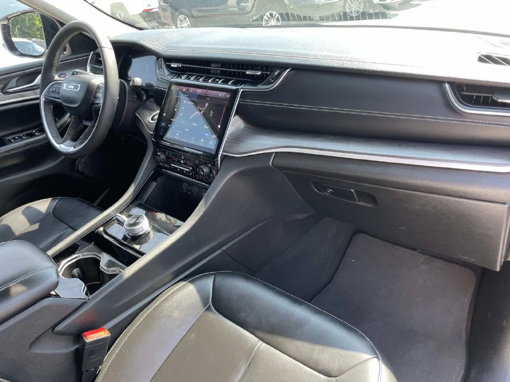 Used 2023 White Jeep Limited image 29