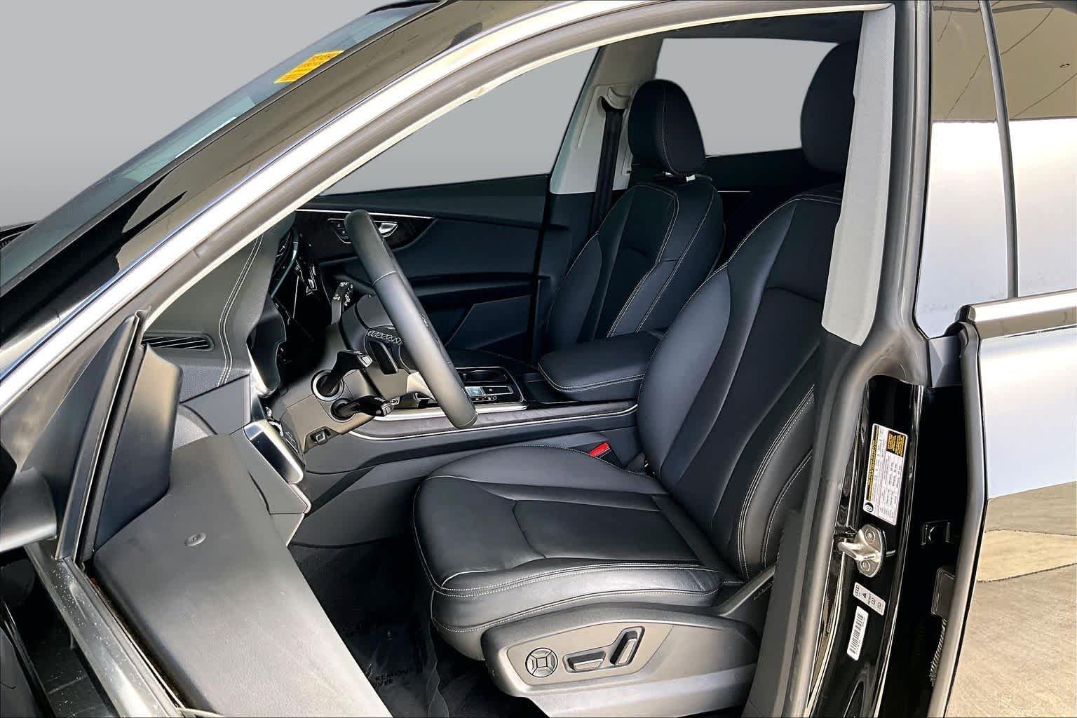 Used 2023  Audi Premium image 7
