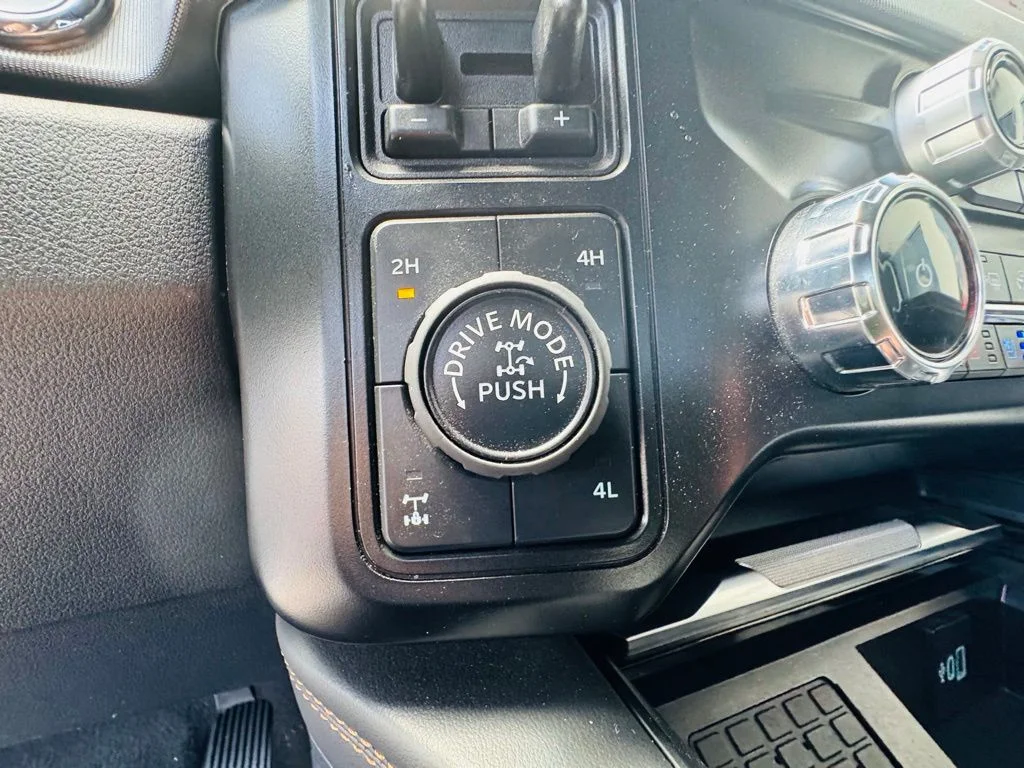 Used 2024 White Ford Platinum image 17
