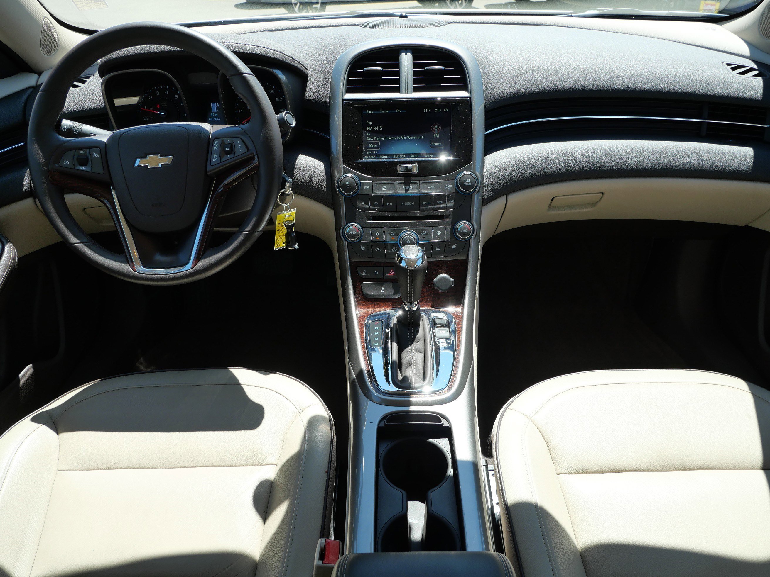 Used 2013 White Diamond Tricoat Chevrolet ECO image 10