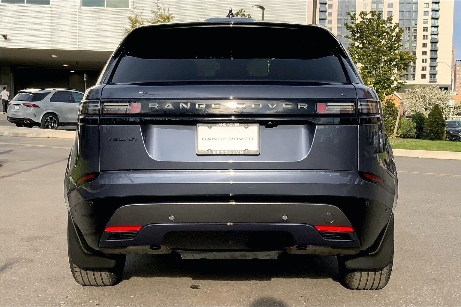Certified Used 2026 Varesine Blue Metallic Land Rover Dynamic SE image 4