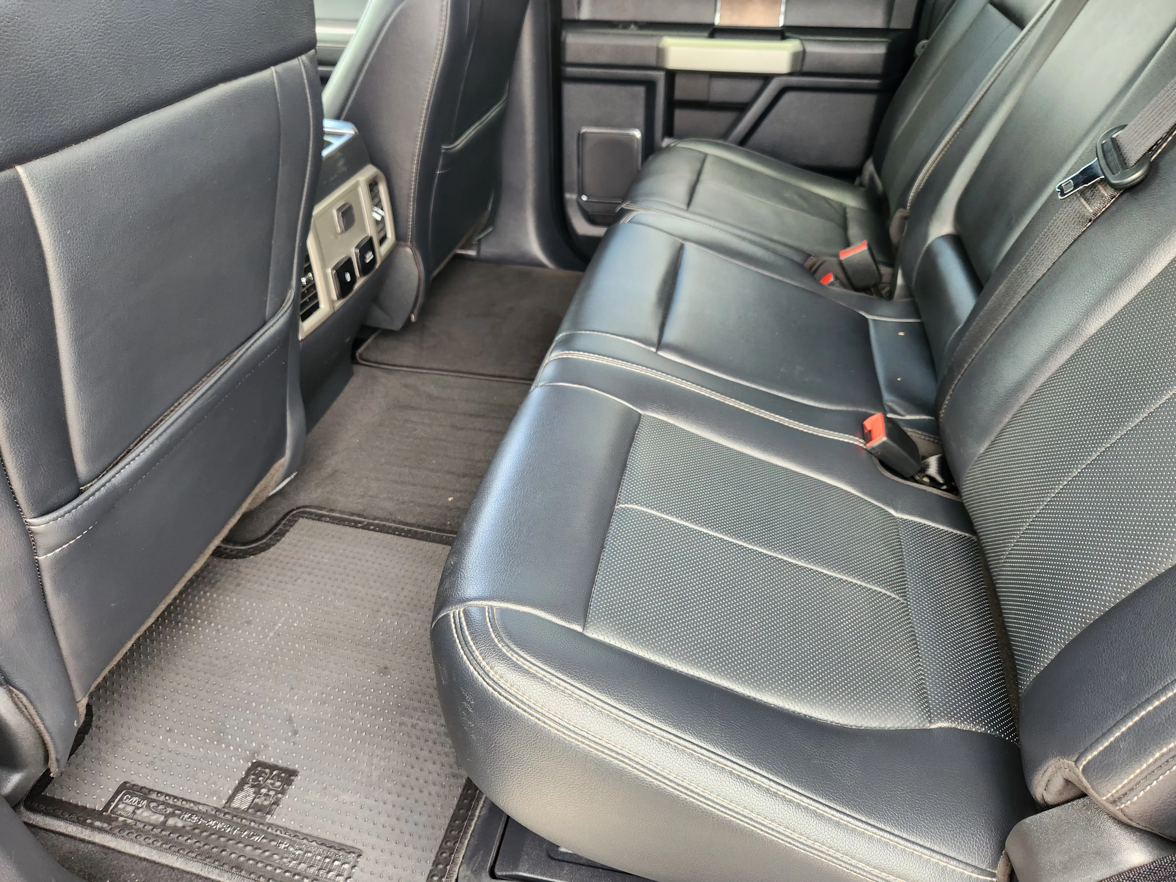 Used 2022  Ford XL image 28
