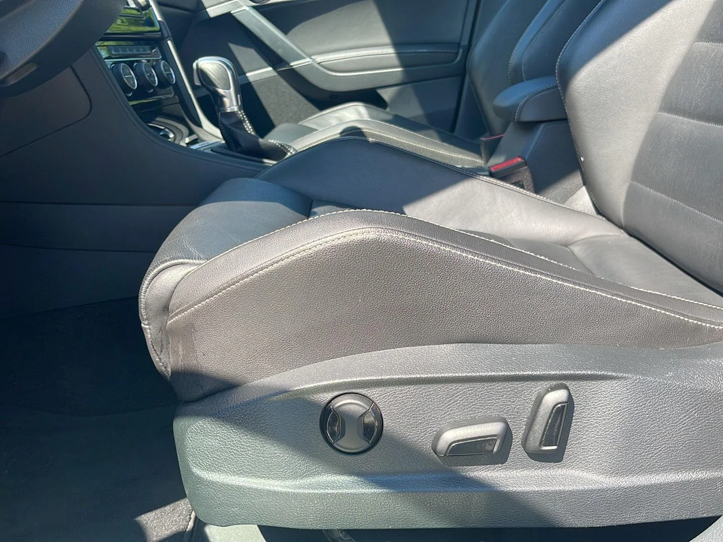 Used 2017  Volkswagen 4MOTION image 19