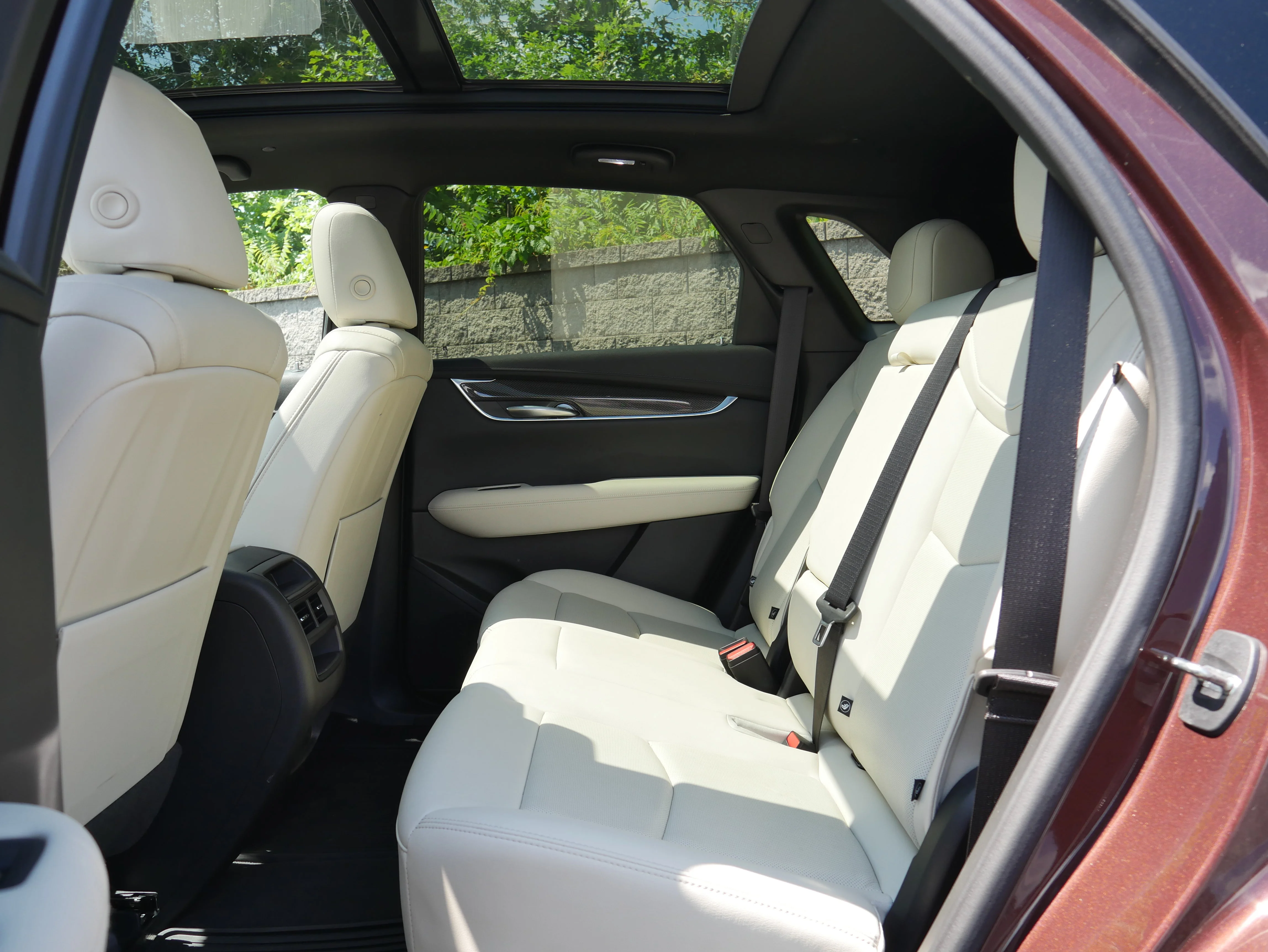 Used 2022 Rosewood Metallic Cadillac Sport image 14