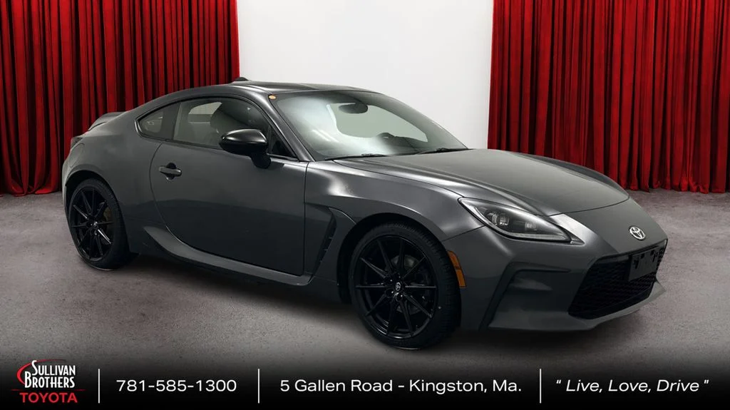 Used 2022  Toyota Premium image 3