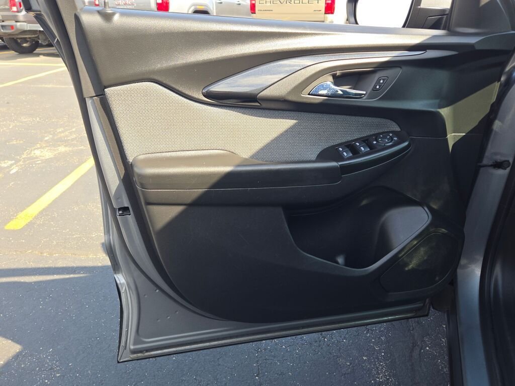 Used 2023 Gray Chevrolet LT image 18
