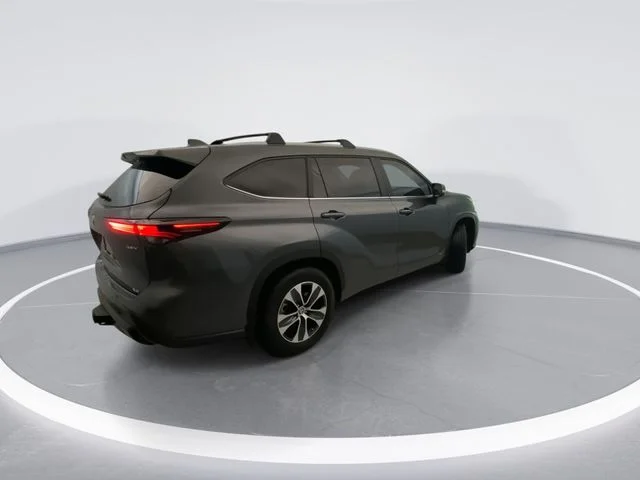 Used 2025 Gray Toyota XLE image 8