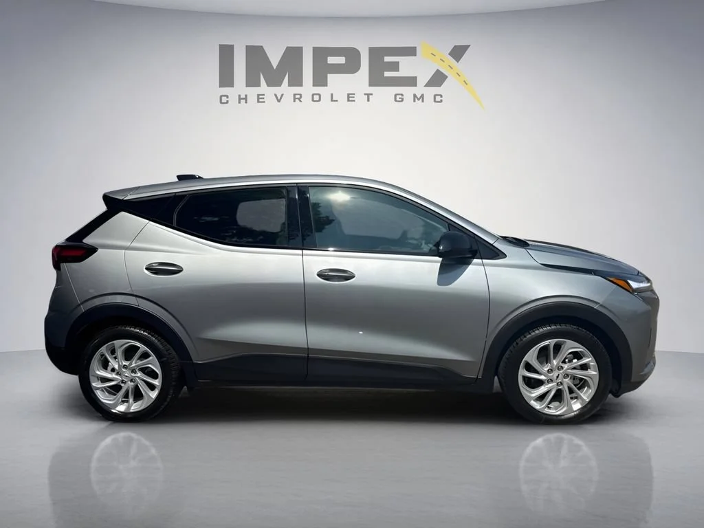 Used 2027 Sterling Grey Metallic Chevrolet LT image 6