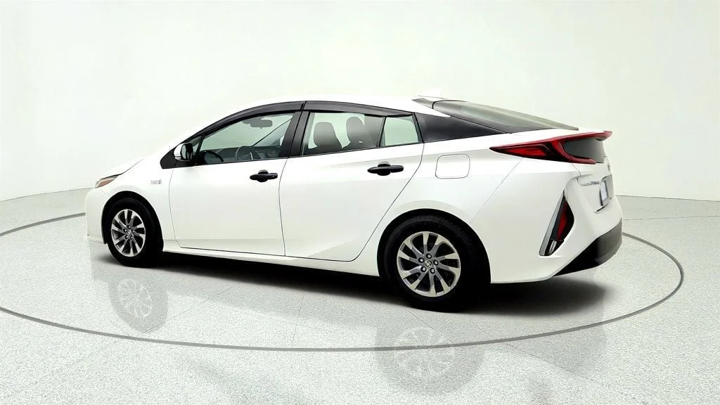 Used 2021 Wind Chill Pearl Toyota XLE image 7