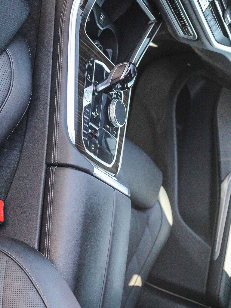 Used 2023 White BMW sDrive40i image 19