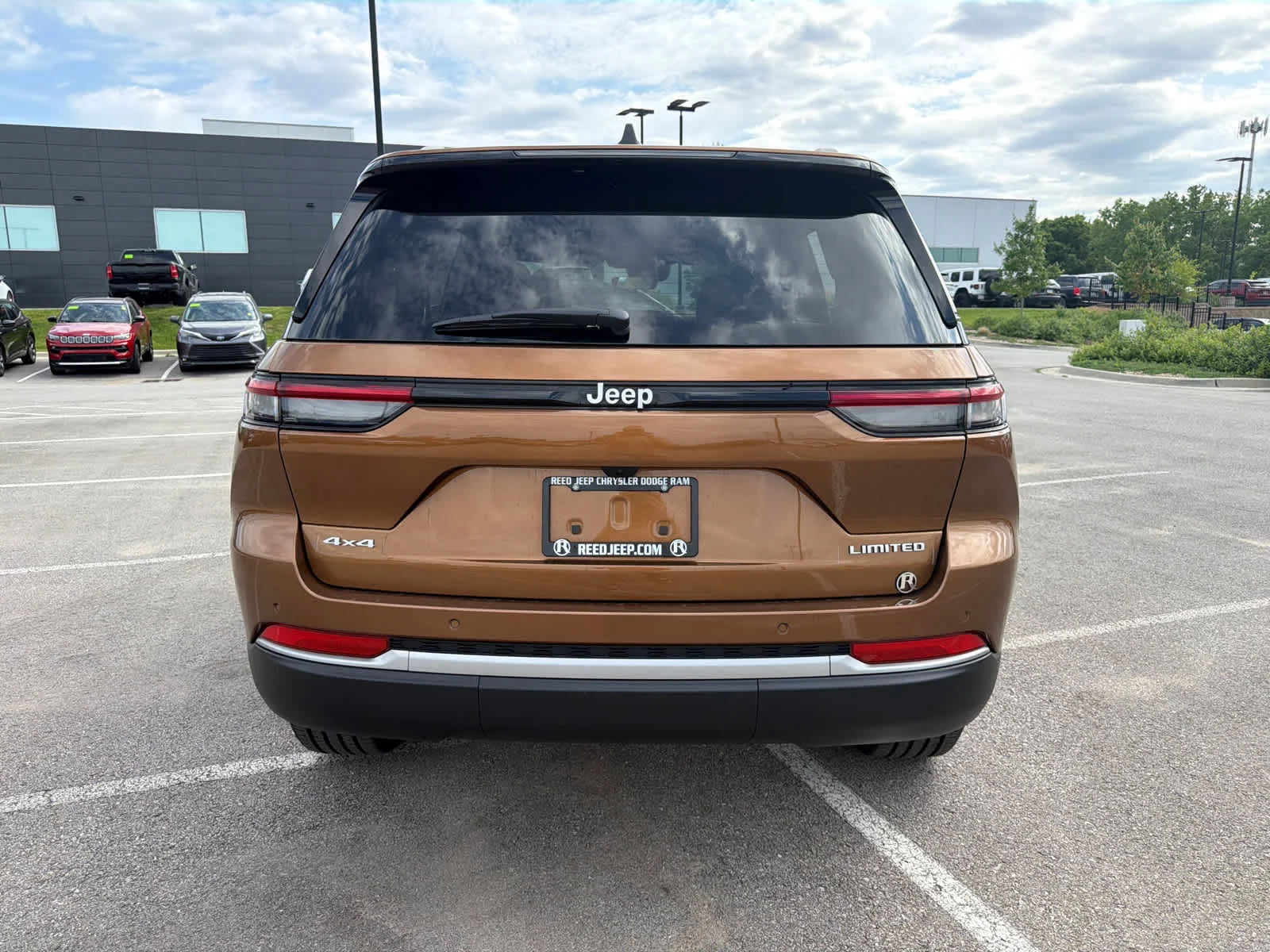 New 2026 Copper Shino Metallic Clear-Coat Exterior Paint Jeep Limited image 5