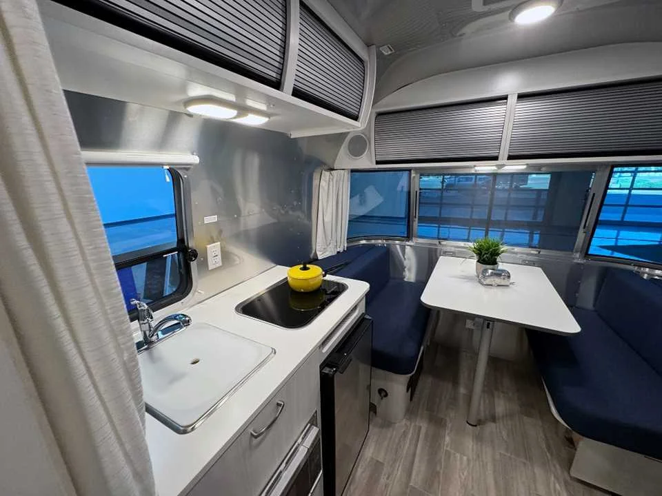 Used 2025  AIRSTREAM  image 18