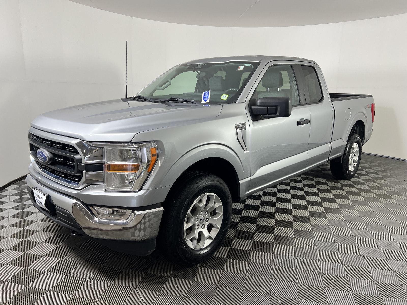 Used 2022 Iconic Silver Ford XLT image 27