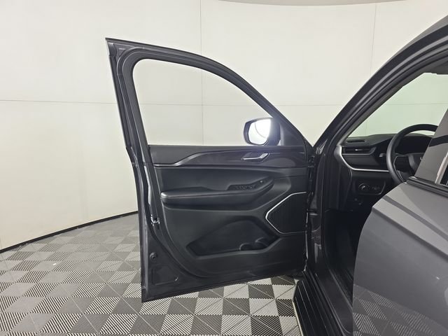Used 2022 Gray Jeep Laredo image 21