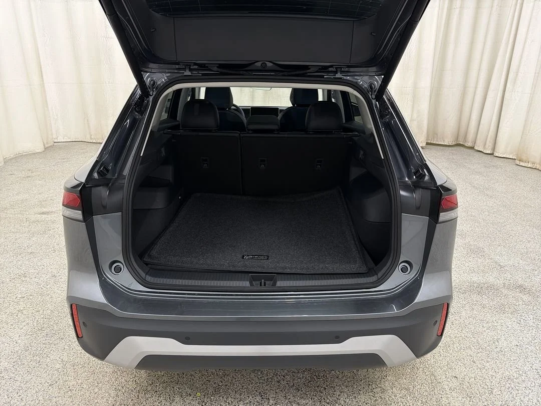 New 2026 Platinum Gray Metallic Volkswagen SE image 17