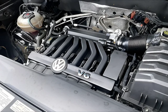 Used 2023 Black Volkswagen 3.6L V6 SE w/Technology image 31