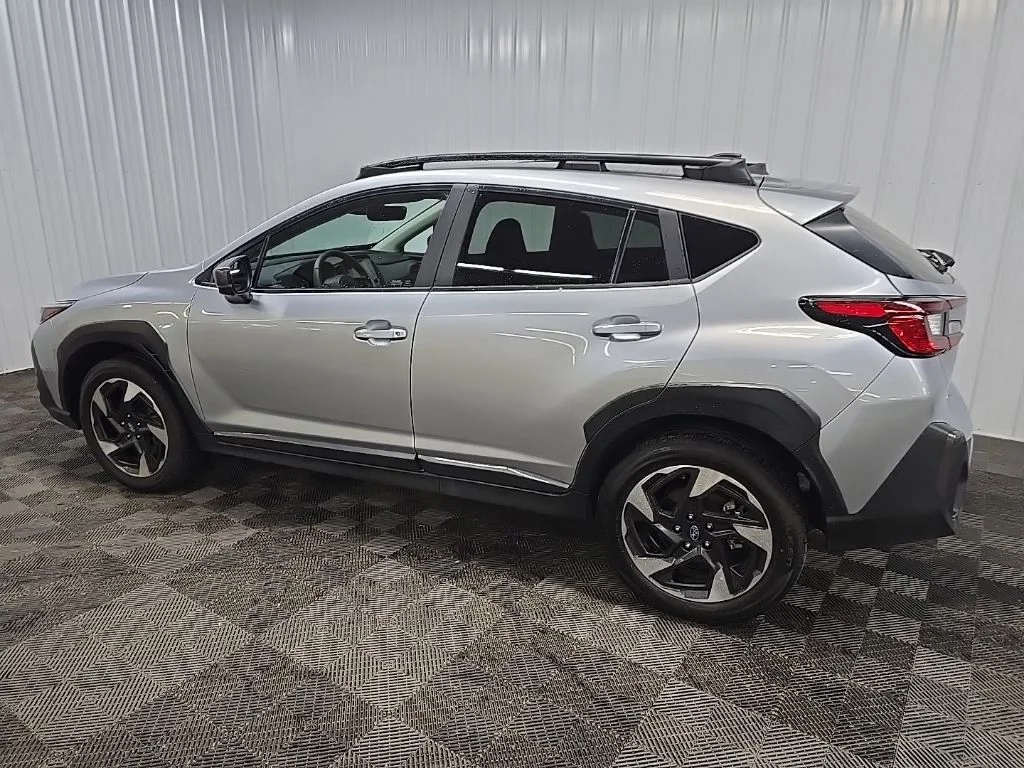 Used 2025 Ice Silver Metallic Subaru Limited image 4