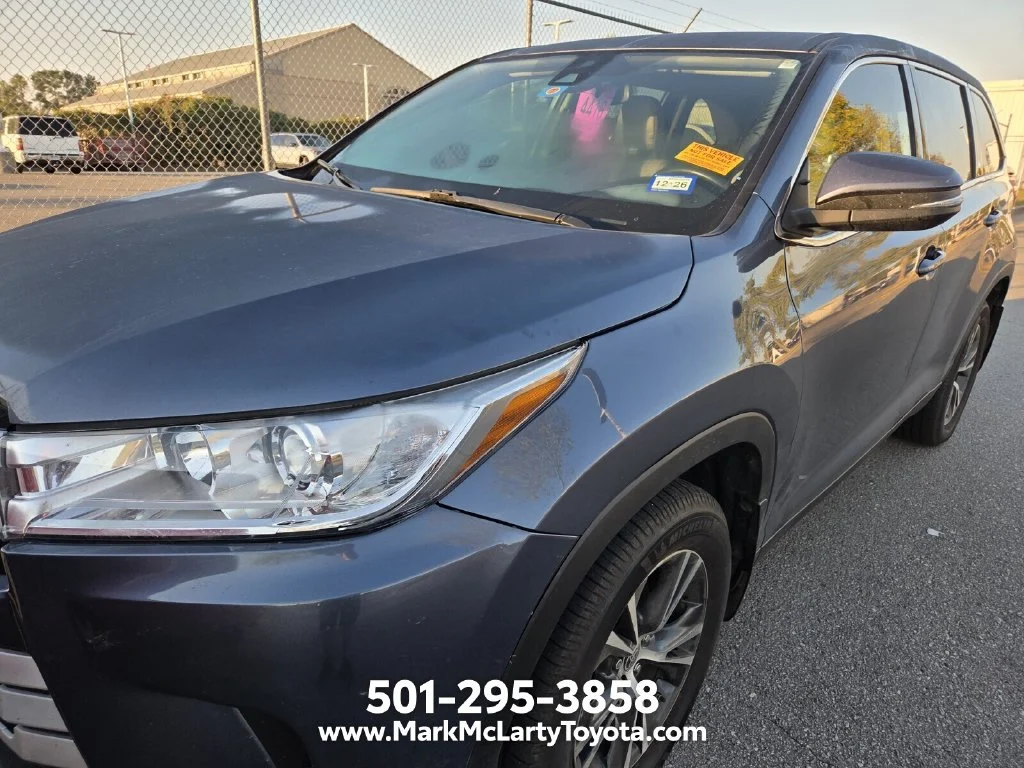 Used 2019 Blue Toyota LE Plus image 8