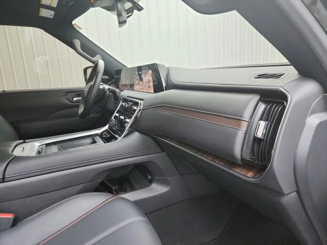 Used 2025 Black Nissan SL image 39