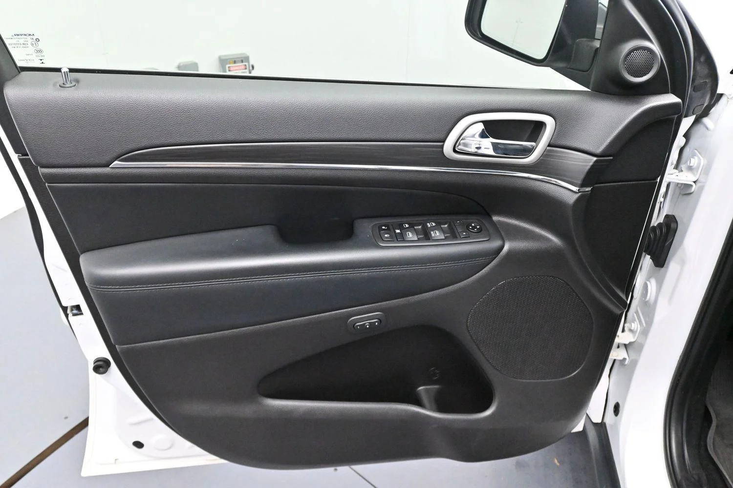 Used 2021 Bright White Clearcoat Jeep Limited image 9
