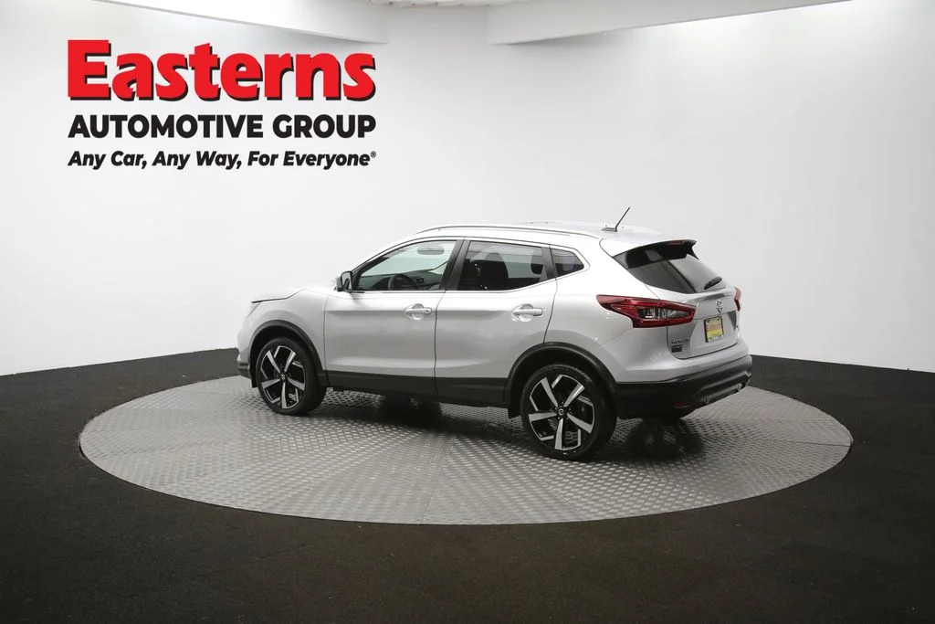 Used 2022 Silver Nissan SL image 62