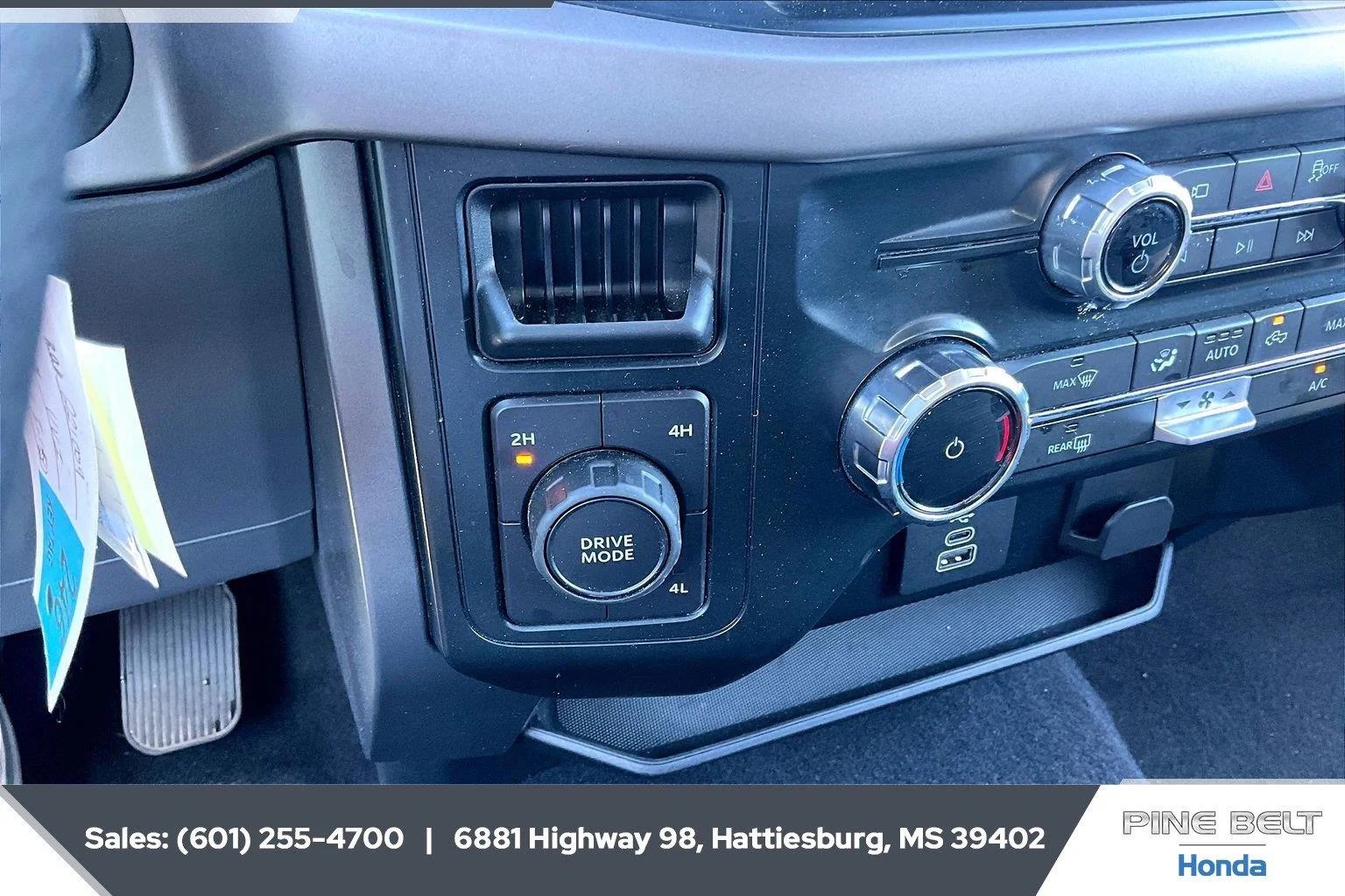 Used 2025 Iconic Silver Ford XLT image 22